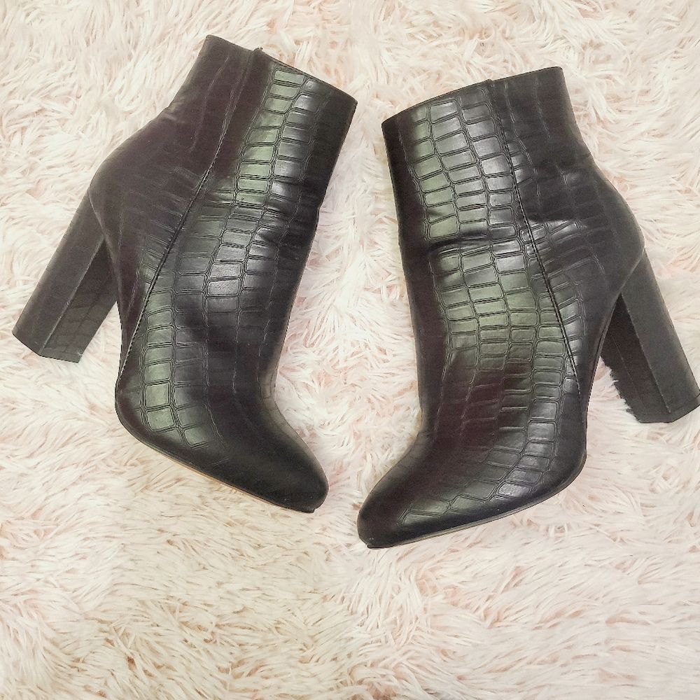 Black Textured Zip Up Chunky Heeled Ankle Booties Size 5 Pretty Little Things